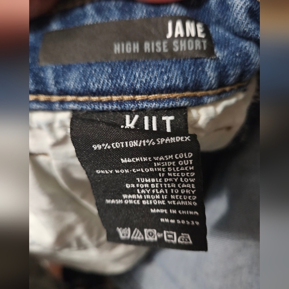 KUT from the Kloth Jane High Rise Distressed Shorts. Med Wash. Size Med - Picture 7 of 12